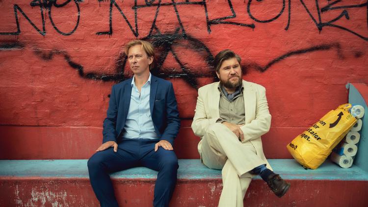 Brian Lykke har sin første hovedrolle i 'Højst besynderlige typer', hvor han spiller over for Rasmus Bjerg. Foto: Still fra filmen