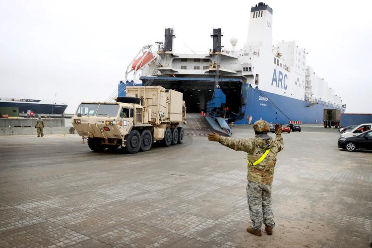 300 amerikanske panserkøretøjer og materiel ankommer til Esbjerg 7. april 2022. Arkivfoto Jens Dresling