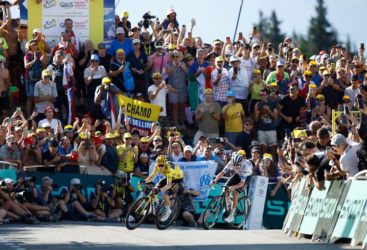 I to uger adskilte næsten ingenting Jonas Vingegaard og Tadej Pogacar. Derefter tildelte danskeren sin rival karrierens hidtil mest smertefulde nederlag.   Foto: Stephane Mahe/Ritzau Scanpix