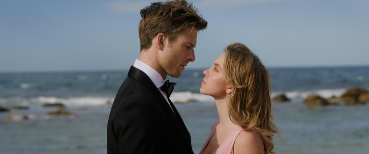 Ben og Bea hader hinanden. Eller gør de? Sydney Sweeney og Glen Powell i 'Anyone But You'.  Foto: Sony Pictures