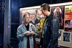 De to ensomme finner, Ansa og Holappa, har mødt hinanden på en karaokebar og går i biografen på deres første date. Det er både klassisk finsk og klassisk Kaurismäki.  Foto: Still fra filmen