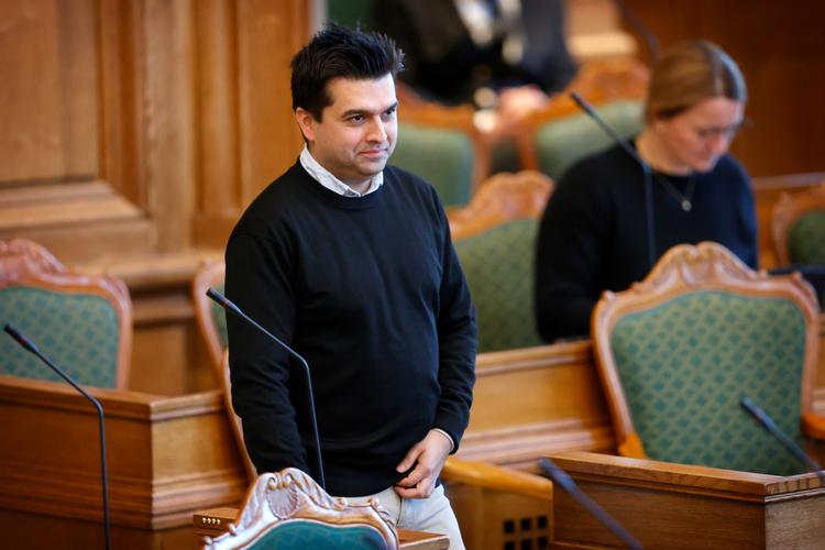 Moderaternes udlændingeordfører, Mohammad Rona, sagde for et par måneder siden til Politiken, at tiden efter hans opfattelse var løbet fra, at Danmark ’kun’ modtager 200 kvoteflygtninge om året. Foto: Jens Dresling