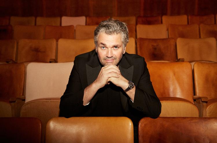 Peter Lodahl fotograferet på Det Kongelige Danske Musikkonservatorium, hvor hans orkester, Copenhagen Phil, har deres hjemmebane. Foto: Louise Neupert 