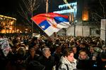 Søndagens valg i Serbien fik mange tilhængere af oppositionen til at gå på gaden i protest over resultatet, som både oppositionen og valgobservatører sætter spørgsmålstegn ved. Foto: Andrej Isakovic/Ritzau Scanpix