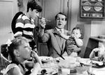 Min søsters børn. Tv2 viser den festlige danske familiefilm fra 1966 med bl.a. Axel Strøbye og en flok livlige unger spillet af Jan Priiskorn Schmidt(stående), Vibeke Houlberg, Pusle Helmuth og Lars Madsen Foto: Tv2