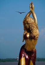 Bronzestatuen er 6,5 meter høj og lavet af skulptøren Yino Márquez. Foto: Str/Ritzau Scanpix