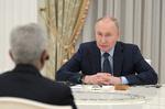 Den indiske udenrigsminister, Subrahmanyam Jaishankar, ses her i samtale med Ruslands præsident, Vladimir Putin.  Foto: Sputnik/Ritzau Scanpix