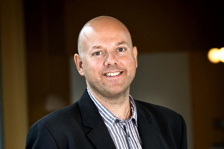   Ph. d. i jordbrugspolitik Henrik Zobbe skal fra   februar stå i spidsen for RUC's administration og økonomi. Foto: Klaus Holsting