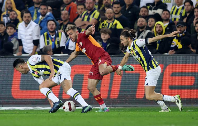 Fenerbahce og Galatasaray mødte hinanden i den tyrkiske turnering i Istanbul 24. december.  Foto: Umit Bektas/Ritzau Scanpix