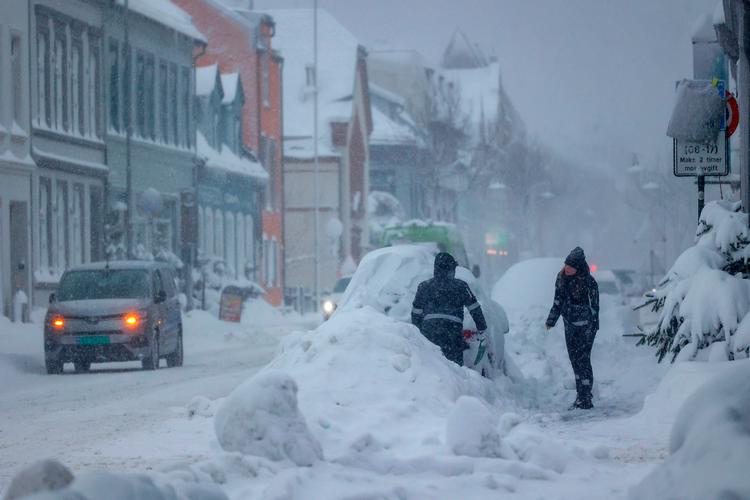 Norges meteorologiske institut har varslet meget kraftigt sne i det kommende døgn. Foto: Tor Erik Schrder/Ritzau Scanpix
