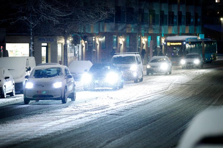 Det sner i flere dele af landet, og derfor skal man passe på, hvis man skal ud at køre. (arkivfoto) Foto: Jens Dresling