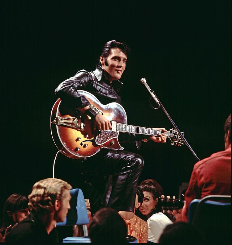 I 1968 optrådte Elvis Presley i et tv-transmitteret comeback, som blev filmet i NBC's studier i Californigen.  Foto: Elvis Presley Enterprises Llc/Ritzau Scanpix