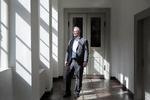 »Danskerne bruger flere penge på oplevelser. Det hører man også fra de andre museer. Og så er turisterne tilbage efter corona. Sidst og ikke mindst så har vi lavet en række udstillinger, der appellerer til et bredt publikum«, siger Rane Willerslev, der er direktør for Nationalmuseet. Foto: Louise Herrche Serup