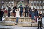 Allerede torsdag tiltrak det mange tilskuere, da dronning Margrethe blev eskorteret af Gardehusarregimentets hesteskorte i karet på sin nytårskur fra Christiansborg Slot til Amalienborg Slot i København, torsdag den 4. januar 2024.. (Foto: Mads Claus Rasmussen/Ritzau Scanpix) Foto: Mads Claus Rasmussen/Ritzau Scanpix