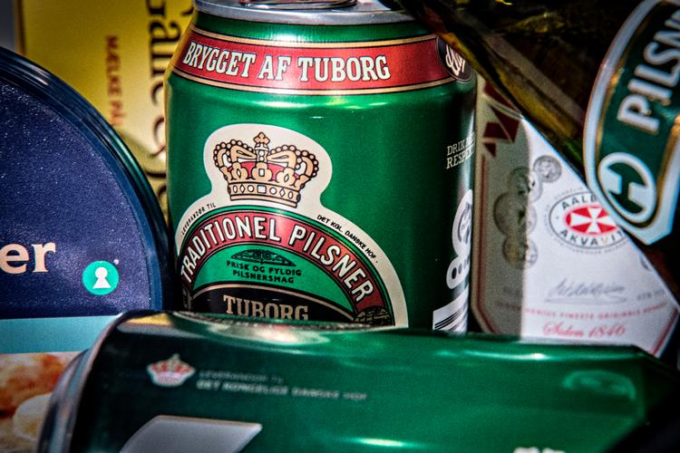 Carlsberg bruger aktivt i markedsføringen af virksomhedens produkter, at man er kongelig hofleverandør. Andre, som Arla, bruger det næsten ikke. Foto: Linda Johansen