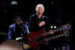 Jimmy Page, der på sine ældre dage tager sig ud som en britisk gentleman, har både i sin musik og i sit liv eksperimenteret flittigt. Med stoffer, det okkulte og langt yngre kærester. Foto: Eduardo Munoz/Ritzau Scanpix