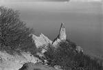 Sommerspiret var en markant kalkspids på Møns Klint. Store dele af den styrtede i havet 13. januar 1988, og nu er resten brast helt sammen. Her er den fotograferet af Politikens Holger Damgaard i 1920'erne. Foto: Holger Damgaard