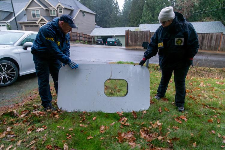Sidepanelet med vinduet, som rev sig løs fra Boeing-passagerflyet, blev efterfølgende fundet i Portland i USA. Foto: Ntsb/Ritzau Scanpix