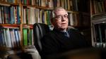 Kjeld Møller Pedersen bruger over 1.000 kroner om måneden på nye bogtitler til sin digitale e-bogslæser, hvor alt fra faglitteratur over biografier til skønlitteratur svælges som den gode mad.  Foto: Privatfoto