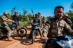 Op mod 10.000 velbevæbnede medlemmer af forskellige oprørsgrupper har siden oktober tilføjet Myanmars militærdiktatur alvorlige militære nederlag.

   Foto: Str/Ritzau Scanpix