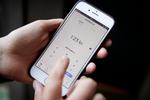 En betaling til en privatperson på MobilePay svaer rent teknisk til en kontooverførsel. Og her er det meget vanskeligt at få tilbageført penge, selv hvis man er blevet svindlet. Foto: Jens Dresling