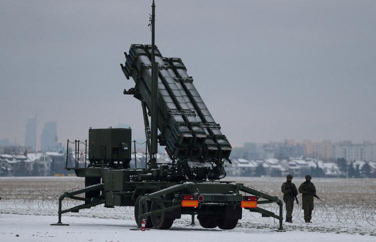 Nato-landene vil ifølge generalsekretær Jens Stoltenberg købe op til 1.000 Patriot-luftforsvarsmissiler. Her ses polske styrker med et Patriots-system. Foto: Kacper Pempel/Ritzau Scanpix