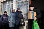 Politikens læsere donerede i december 2022 penge, så de hårdtprøvede civile i Ukraine kunne få soveposer, ovne, powerbanks og generatorer som her i Kherson. Nu har regeringen vedtaget sin tredje genopbygningspakke, som fokuserer på at sikre strøm og varme og fjerne landminer. Foto: Thomas Borberg