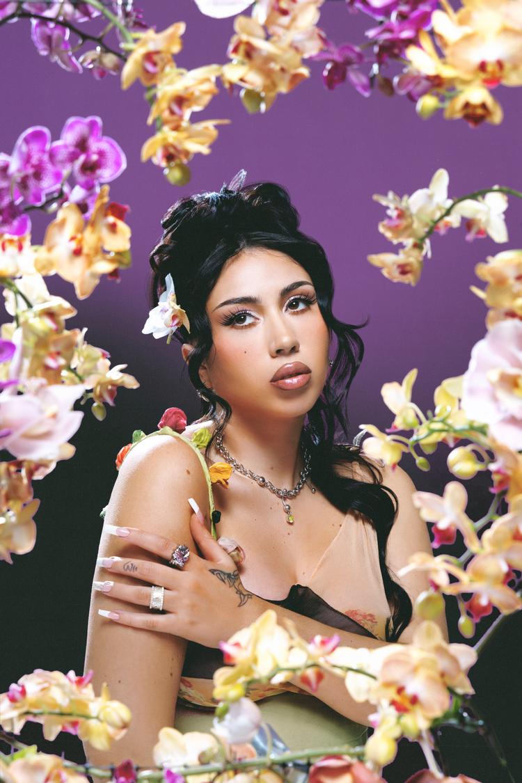 Kali Uchis lader varmen herske på sit fjerde album  'Orquídeas'. Foto: Coughs