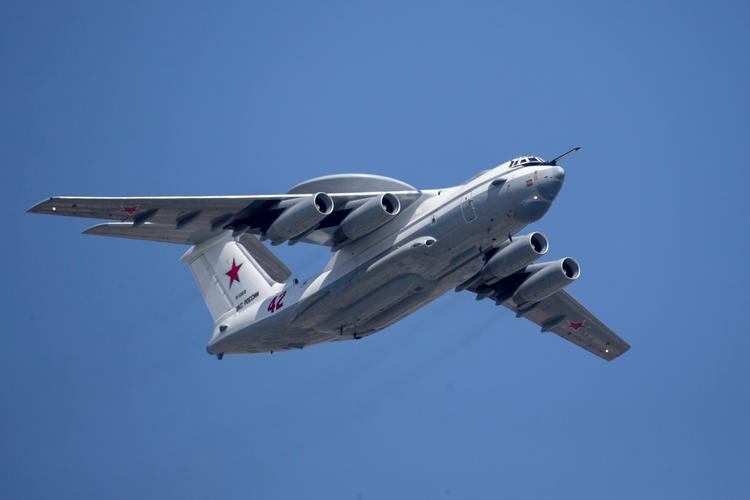Det er blandt andet et russisk overvågningsfly som dette Beriev A.50 radarfly, som ukrainerne siger, at de har skudt ned.  Foto: Alexander Zemlianichenko/Ritzau Scanpix