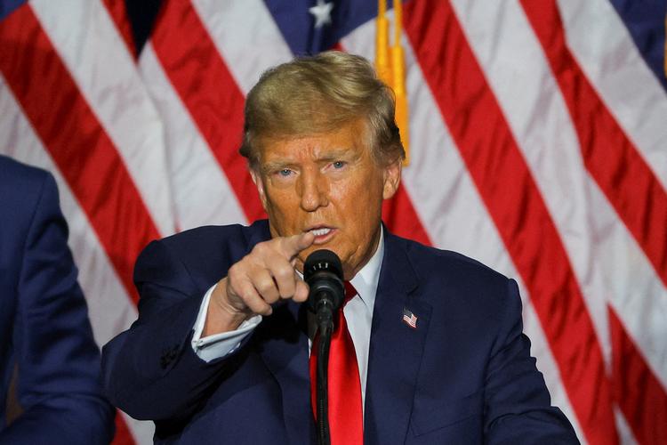 Den republikanske præsidentkandidat og tidligere amerikanske præsident Donald Trump taler under festen efter valgsejren i Iowa. Foto: Brian Snyder/Ritzau Scanpix