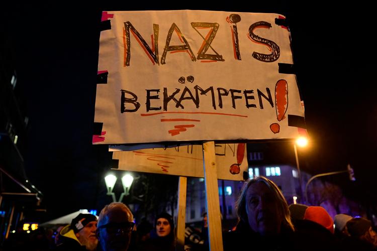 I weekenden gik folk på gaden i Tyskland i en demonstration mod den yderste højrefløj. Kansler Olav Scholz deltog sammen med andre fra regeringstoppen.  Foto: Ina Fassbender/Ritzau Scanpix