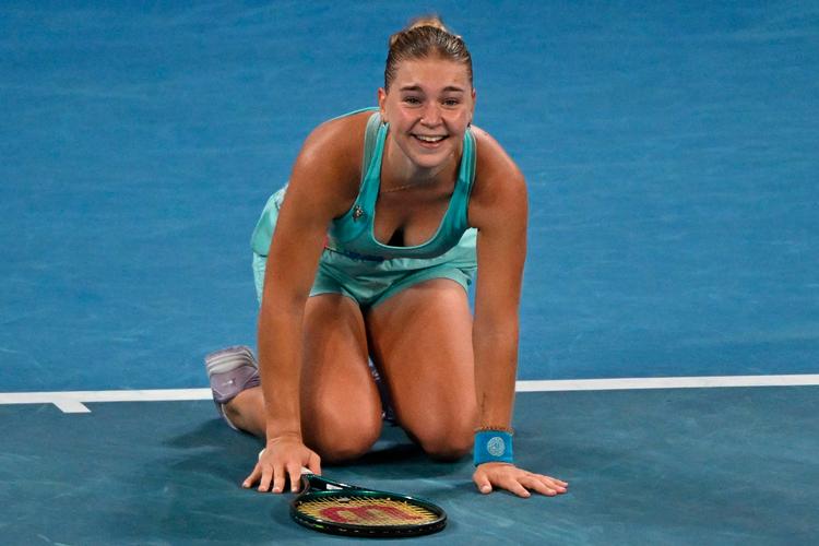  Russiske Maria Timofeeva fejrer sejren over Caroline Wozniacki, der dermed er ude af Australian Open. Foto: William West/Ritzau Scanpix