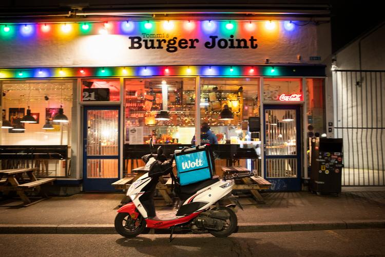 Kurerfirmaet Wolt har ikke ansatte bude. Budene er selvstændig og dermed en del af forklaringen på, at antallet af løsarbejdere stiger voldsomt i budbranchen. Foto: Finn Frandsen