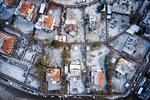 Forsikringsselskaber oplever boom i skader efter vådt, koldt og blæsende vejr. Her er et sneklædt villakvarter i Brønshøj.  Foto: Jens Dresling