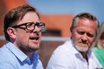 Simon Emil Ammitzbøll Bille under tiden i Liberal Alliance. Makkeren og tidligere formand Anders Sammuelsen sidder ved siden af.  Foto: Jens Dresling