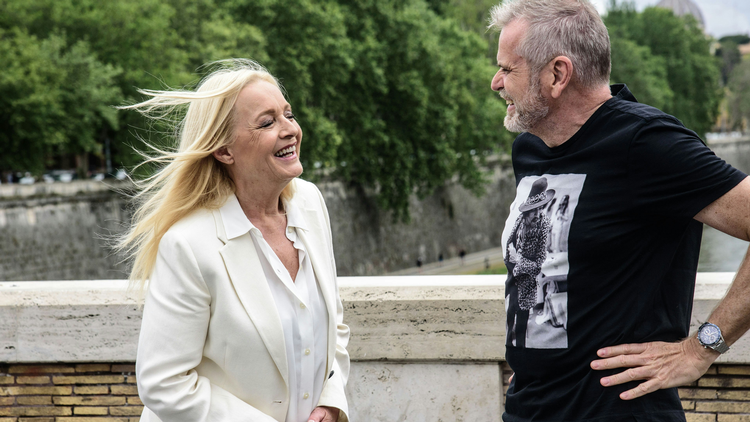 Hans Pilgaard kan sagtens interviewe Anne Linnet, men kan han snakke med ... Anne? Foto: Jesper Storgaard Jensen/TV 2