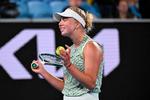 Clara Tauson pressede Victoria Azarenka ud i tre sæt, men kunne ikke holde det høje niveau. Dermed er alle tre danskere ude af Australian Open.  Foto: William West/Ritzau Scanpix