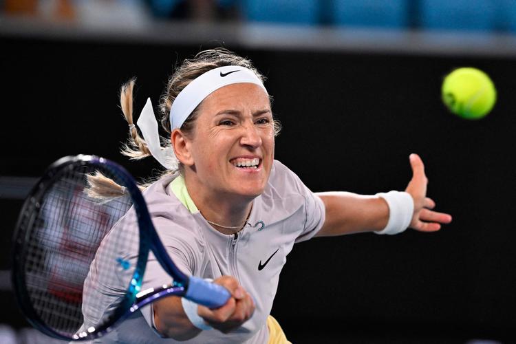 Victoria Azarenka fuldendte en dårlig danskerdag i Australian Open, da hun vandt over Clara Tauson. Tidligere torsdag var det Holger Rune, der sagde farvel efter et overraskende nederlag. Foto: William West/Ritzau Scanpix