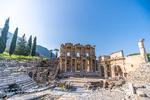 I nærheden af Izmir finder man den store oldtidsby Efesos, som var den næststørste i Romerriget. Turister kommer fra hele verden for at se den. Foto: Pressefoto