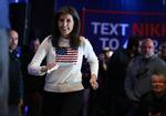 Nikki Haley viser ingen tegn på nervøsitet eller træthed, selv om Trump fører i meningsmålingerne. Hun slutter vælgermødet med at erklære, at det bedste stadig er foran os. Primærvalget vil vise, om det er et løfte. Eller mere et håb. Foto: Joe Raedle/Ritzau Scanpix