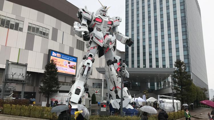En enorm statue af anime-robotten Gundam er blevet en attraktion og et vartegn for bydelen Odaiba.   Foto: Asger Røjle Christensen