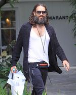  Russell Brands status som spirituel guru fik nogle skår, da han i efteråret 2023 blev beskyldt for seksuelle krænkelser. Dem har han afvist. Og online har han stadig så mange følgere, som var han en af tidens største rockstjerner.  Foto: zz/gotpap/star Max/ipx/Ritzau Scanpix