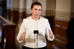 Statsminister Mette Frederiksen (S) kan ikke garantere, at man ikke igen ender i en situation, hvor fanger tages tilbage til Danmark og ender med at få opholdstilladelse. Foto: Jens Dresling