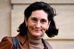 Den franske undervisningsminister Amélie Oudéa-Castéra har overtaget et belastet område: Over hele Frankrig er der lærermangel, lærerne kræver højere løn og bedre arbejdsforhold og vil have færre elever i klasserne. De er blevet lovet bedring af præsidenten og den tidligere (og meget populære) undervisningsminister Gabriel Attal, men endnu er der ikke set forbedringer. Foto: Julien de Rosa/Ritzau Scanpix