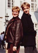 Langt ud over bygrænsen: Ann-Mette Elten og Niels Kirkegaard i 1992, fem år efter gennembruddet med 'Hjem til Århus', som parret stadig spiller. Nu også i kirker. Foto: Finn Frandsen