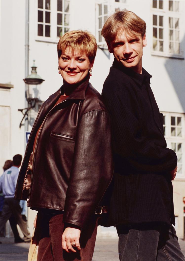 Langt ud over bygrænsen: Ann-Mette Elten og Niels Kirkegaard i 1992, fem år efter gennembruddet med 'Hjem til Århus', som parret stadig spiller. Nu også i kirker. Foto: Finn Frandsen