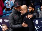 Manchester Citys manager, Josep Guardiola (th.), har udkæmpet mange drabelige dueller med Liverpools Jürgen Klopp – både i Premier League og i den tyske bundesllga, da de var trænere for hhv. Bayern München og Borussia Dortmund i første halvdel af 10'erne. Foto: Jason Cairnduff/Ritzau Scanpix