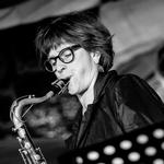 Saxofonisten Pernille Bévort er kommet vidt omkring, siden hun blev udklækket fra Rytmekons. Foto: Jessica Arneback