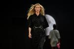 En model på catwalken. Eller er det runwayen?  Under modeshow fra Gestuz. Foto: Stine Bidstrup/Stine Bidstrup