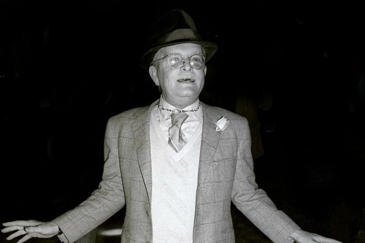 I 1965 udkom ’Med koldt blod’, som Truman Capote døbte en ’nonfiktion roman’. Bogen mødte alvorlig, etisk kritik for sin omgang med virkeligheden. Her er han fotograferet i 1978.  Foto: Adam Scull/Ritzau Scanpix